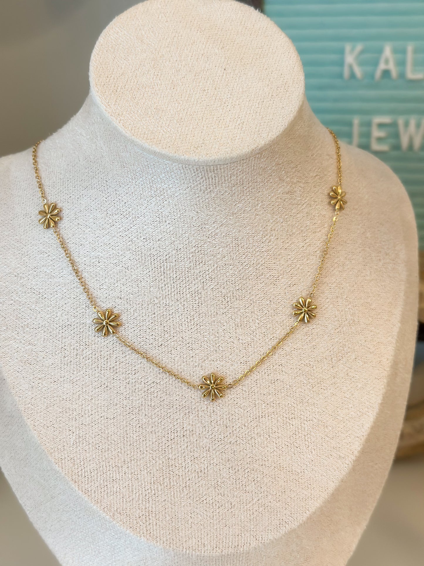 Daisy Necklace