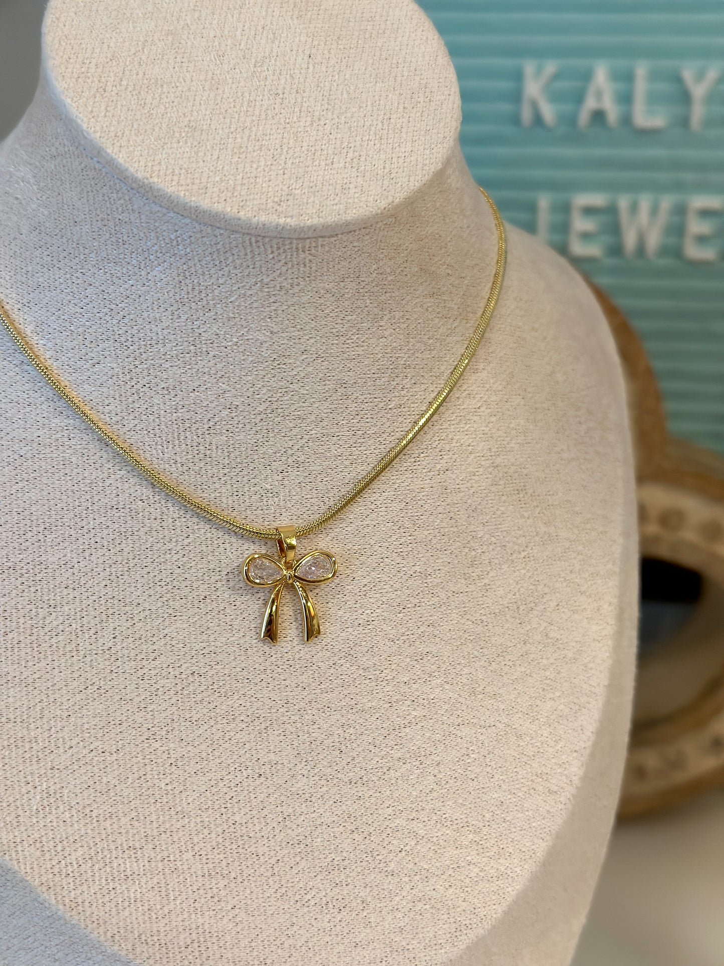 Dreamy Bow Necklace