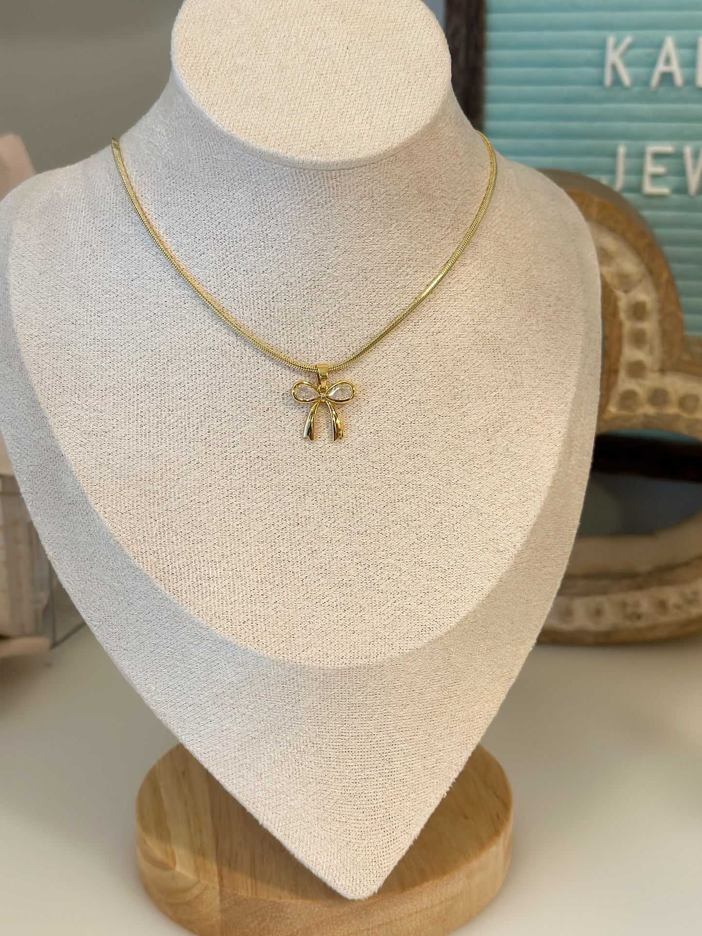 Dreamy Bow Necklace